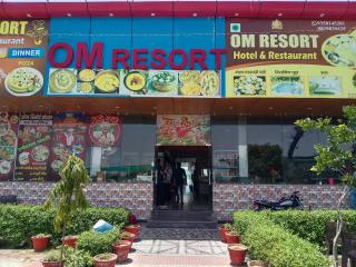 Om Resort Hotel And Restaurant - Jāmb - 3