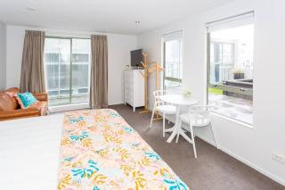 Uniquely Located Apartment with Kitchen - Christchurch - 3