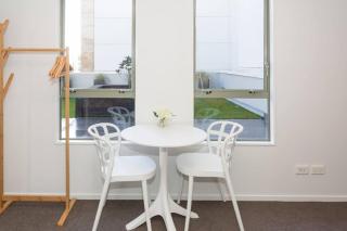 Uniquely Located Apartment with Kitchen - Christchurch - 2