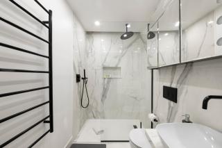 Modern 3 Bed Apartment in Acton, Perfect for Business & Contractors with Free Parking - Londra - 2