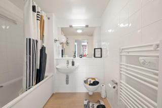 Modern 3 Bed Apartment in Acton, Perfect for Business & Contractors with Free Parking - Londra - 3