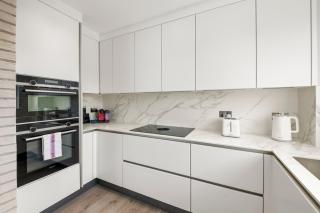 Modern 3 Bed Apartment in Acton, Perfect for Business & Contractors with Free Parking - Londra - 1
