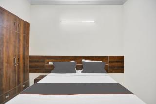 Collection O Raksha Inn Near PVR Ansal Plaza Greater Noida - Indirapuram - 7