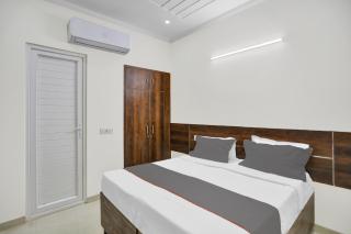 Collection O Raksha Inn Near PVR Ansal Plaza Greater Noida - Indirapuram - 0