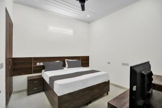 Collection O Raksha Inn Near PVR Ansal Plaza Greater Noida - Indirapuram - 3