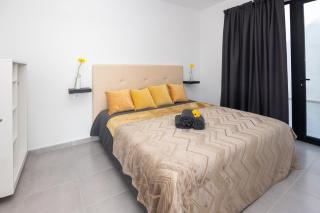 Cascasas the Yellow Apartment - 1