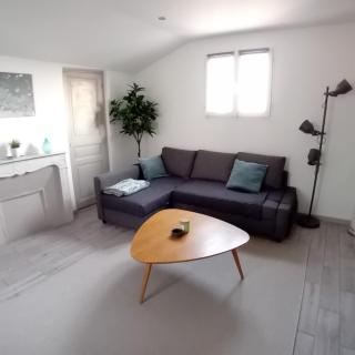 Toulon centre, Appartement 2 chambres tout équipé au 6e étage sans ascenseur - Tolone - 0