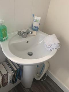FEMALES ONLY OR Couples for DOUBLE ROOM - near Stonehenge - Oare - 6