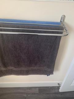 FEMALES ONLY OR Couples for DOUBLE ROOM - near Stonehenge - 7