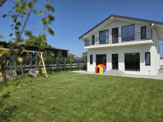 Vila Amedeea - Domneşti - 0
