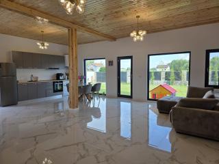Vila Amedeea - Domneşti - 9