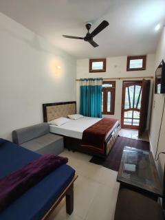 Sri Shakti Hotel and restaurant - 8