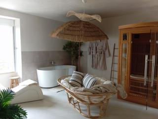 Amoureux Suite romantique Spa privé Cinta Bali châteaux de la Loire - 9