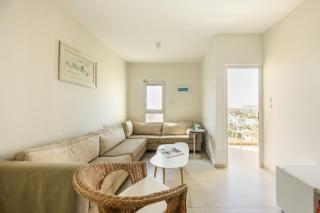 Skyline 1BR Apartment with City and Sea View - 9