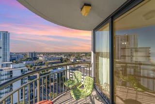 Stylish Escape Oceanview Suite at Meridian Plaza! 1405 - Myrtle Beach - 3