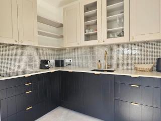 Beautiful family home, 4 bedrooms, 3 bathrooms, quiet, lovely place - 3