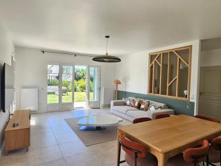 Beautiful family home, 4 bedrooms, 3 bathrooms, quiet, lovely place - 8