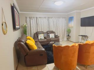 Luxury two bedrooms apartment in Witbank overnight accommodation - Witbank - 3