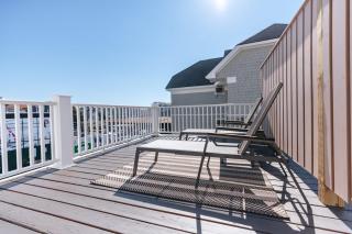 CHIC on Thames St Deck & free parking - Newport - 0