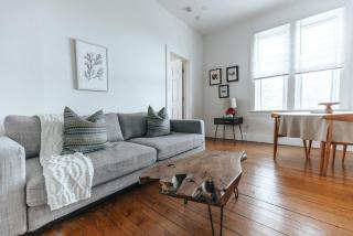 CHIC on Thames St Deck & free parking - Newport - 9