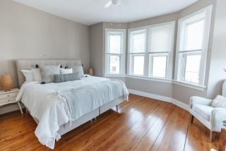 CHIC on Thames St Deck & free parking - Newport - 8