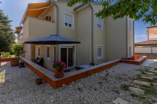 Apartment Andrej with Terrace and Garden - Nova Vas - 0