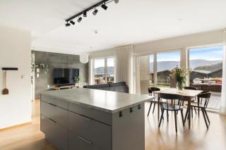 Large luxurious apartment with private terrace and parking - 9