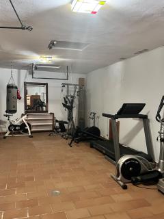 Basement with barbecue and patio - 9