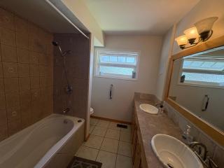 Cozy Room near Downtown Surrey - Surrey - 1