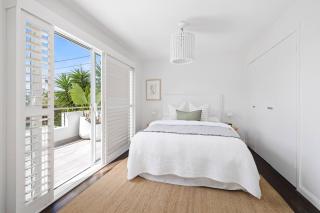 Architect designed Entertainer - Sidney - 3