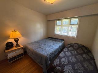 Cozy Room near Downtown Surrey - Surrey - 8
