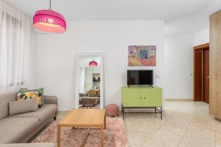 Just 7 Min from the Beach Stylish 2BR - 1