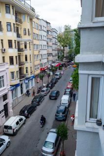 3-Bedroom Apartment - Central Location - Elevator - Istanbul - 2