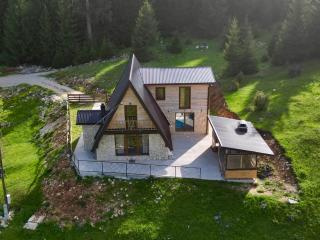 Vila Suvo vrelo sa unutrašnjim bazenom i saunom Jahorina - Jahorina - 0