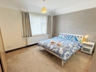 Entire 3 Bedroom House in Durham - - 8