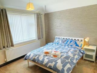 Entire 3 Bedroom House in Durham - - 7