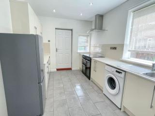 Entire 3 Bedroom House in Durham - - 9