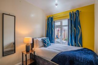 Spacious 4 bed 6 sleeps nr local amenities - Wyken - 8