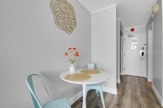 Modern yet Classy Oceanfront Suite in Landmark! 227 - Myrtle Beach - 9