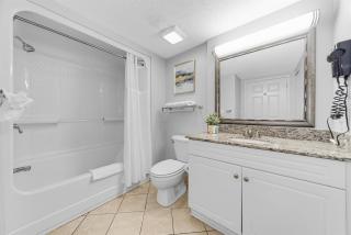 Fabulous Angled Oceanfront Suite! CR1701 - 6