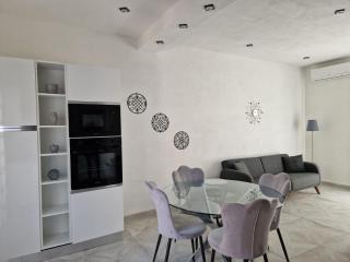 La Maddalena Holiday Home - 8