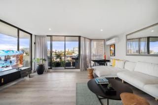 Inner City Harbour Views With Parking - Sydney - 4