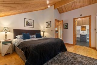 The Bluebell - Luxury Lodge with Hot Tub - Penally - 7