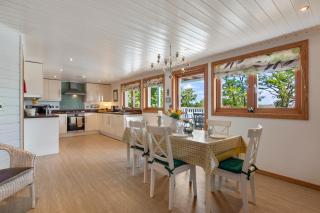 The Bluebell - Luxury Lodge with Hot Tub - Penally - 4