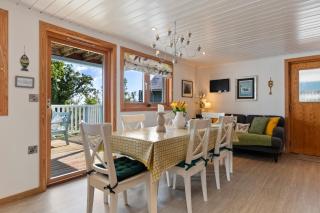 The Bluebell - Luxury Lodge with Hot Tub - Penally - 3