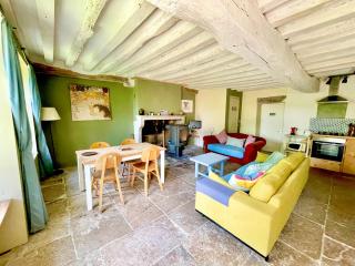 Cosy gite in medieval village - 0