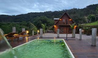 Chalé Familiar com Jacuzzi e Piscina - 6