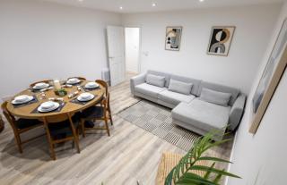 Stylist 2-Bedroom Flat - Watford Central - 1