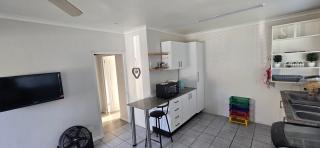 J & B Guesthouse - Durban - 6
