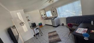 J & B Guesthouse - Durban - 3